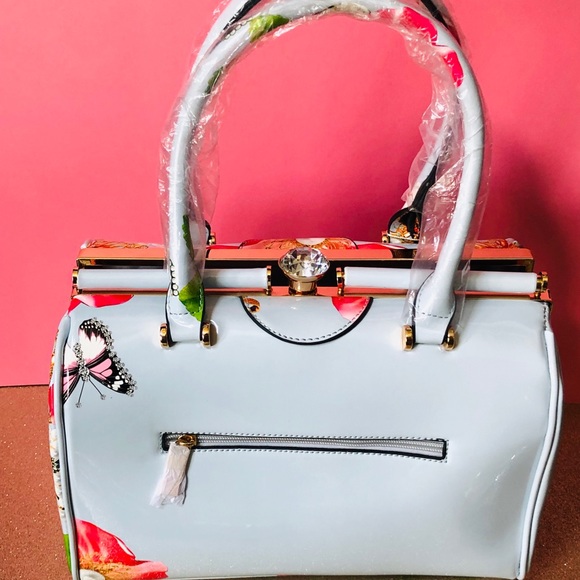 Baby Blue Pearl Butterfly Purse - Picture 2 of 8